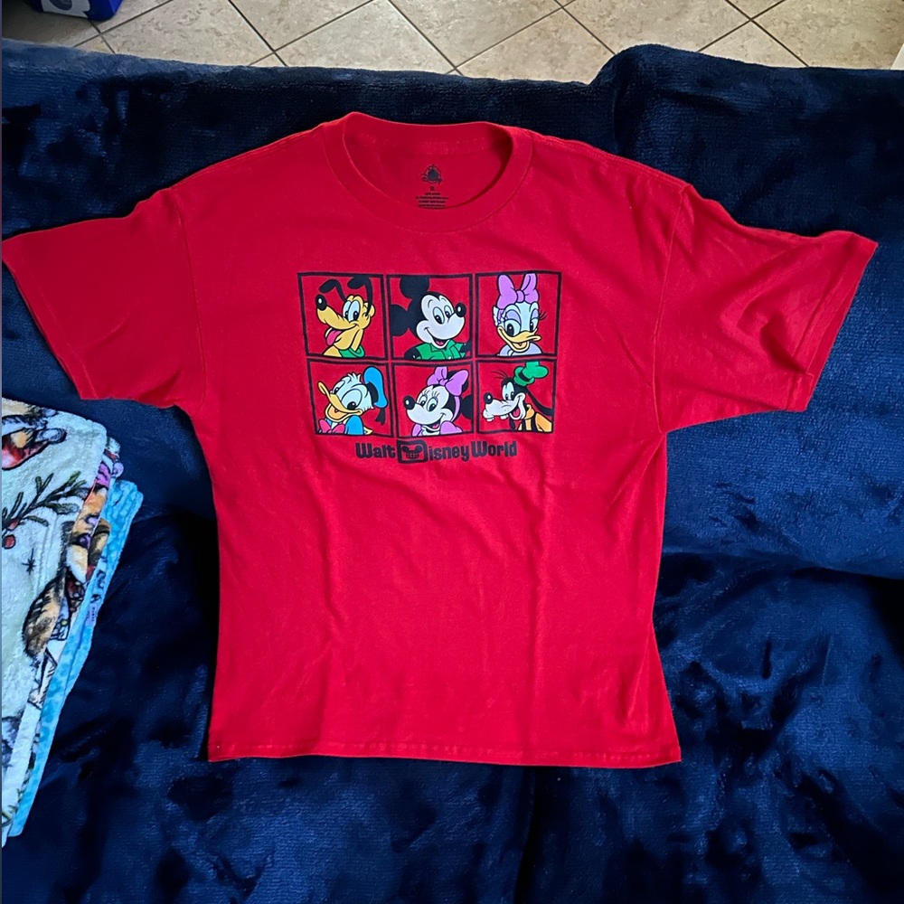 Mickey & Friends  YOUTH size XL red tshirt - Picture 7 of 8